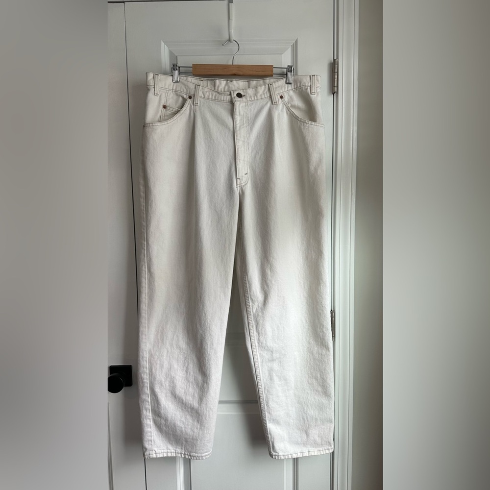 Vintage Levi’s Men’s 580 Baggy Fit Tapered Leg Cream Denim Jeans (Size 42 X 32)